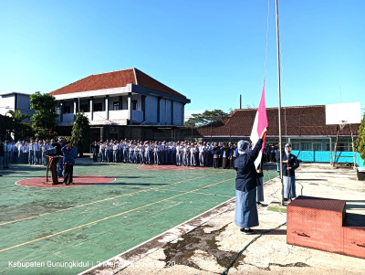 Semangat HARDIKNAS 2026, SMAN 1 Semin Gelar Upacara Hari Pendidikan Nasional