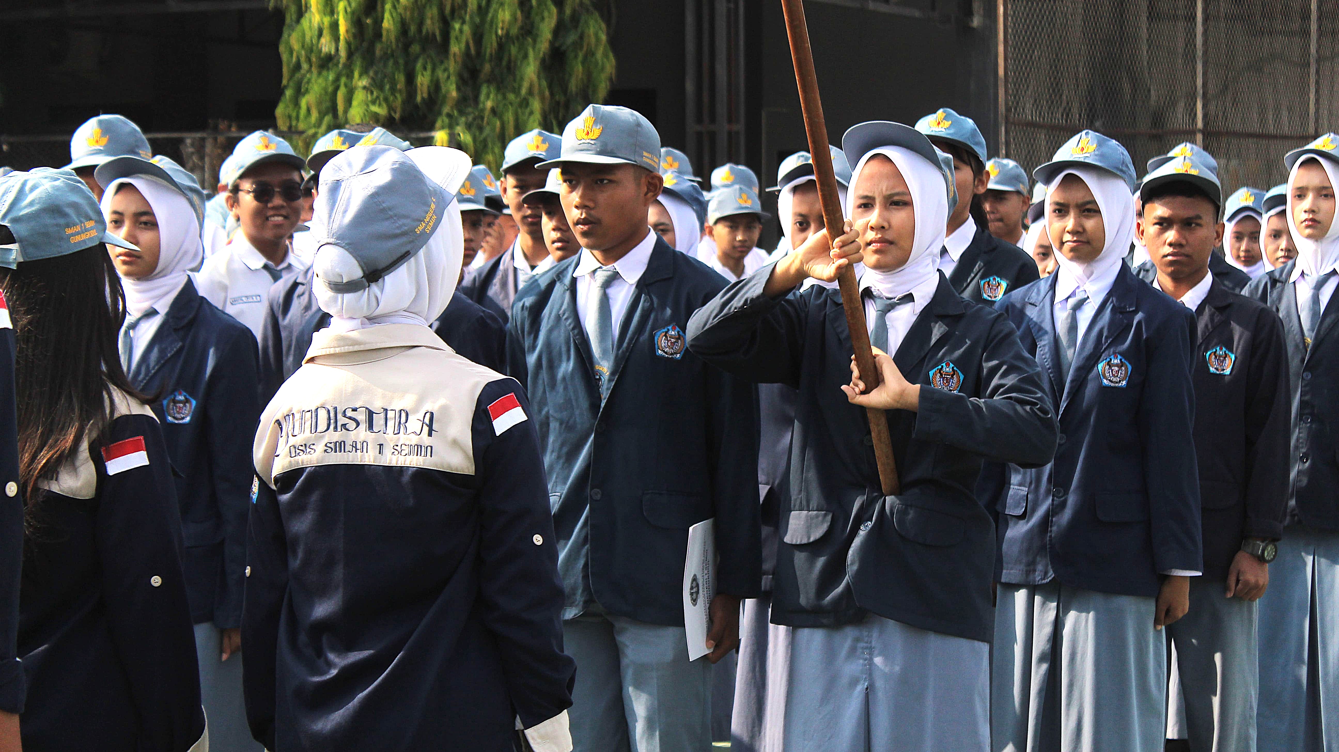 Kepala SMAN 1 Semin Lantik Pengurus OSIS Tahun Pelajaran 2026/2027